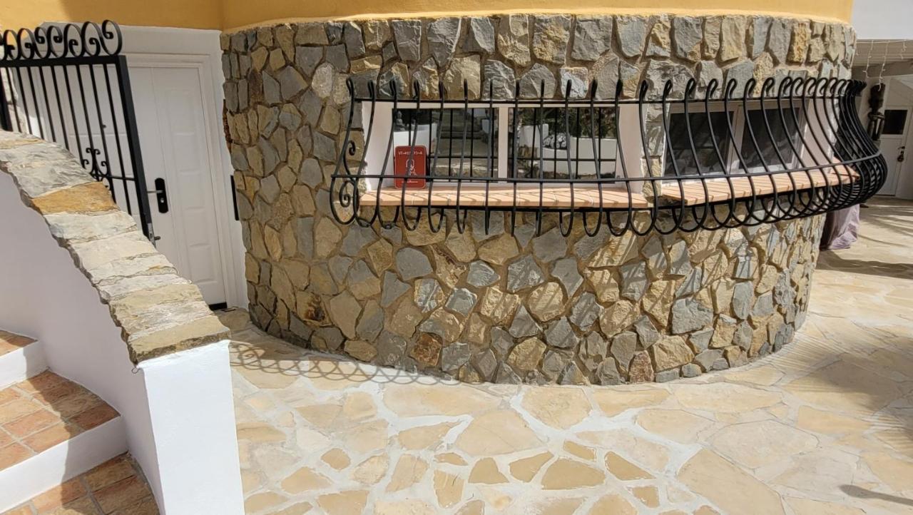 Casa Caledonia - Appartement Dans Villa Avec Jardin Arbore Et Piscine A 500 M De La Mer ベニッサ エクステリア 写真