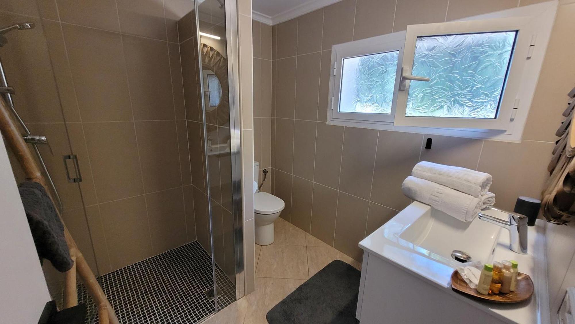 Casa Caledonia - Appartement Dans Villa Avec Jardin Arbore Et Piscine A 500 M De La Mer ベニッサ エクステリア 写真